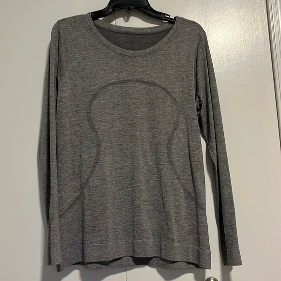 Lululemon Swiftly relaxed LS size 10 Like New - Picture 1 of 7